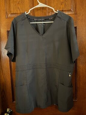 Vera Bradley 2X Gray Woman’s Scrub Top